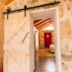 بيت للعطل Dreamy Stone House *